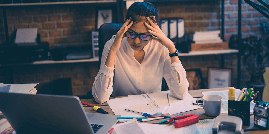 bad habits creating back pain while working at desk