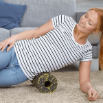 woman with sacroiliac joint dysfunction uses foam roller