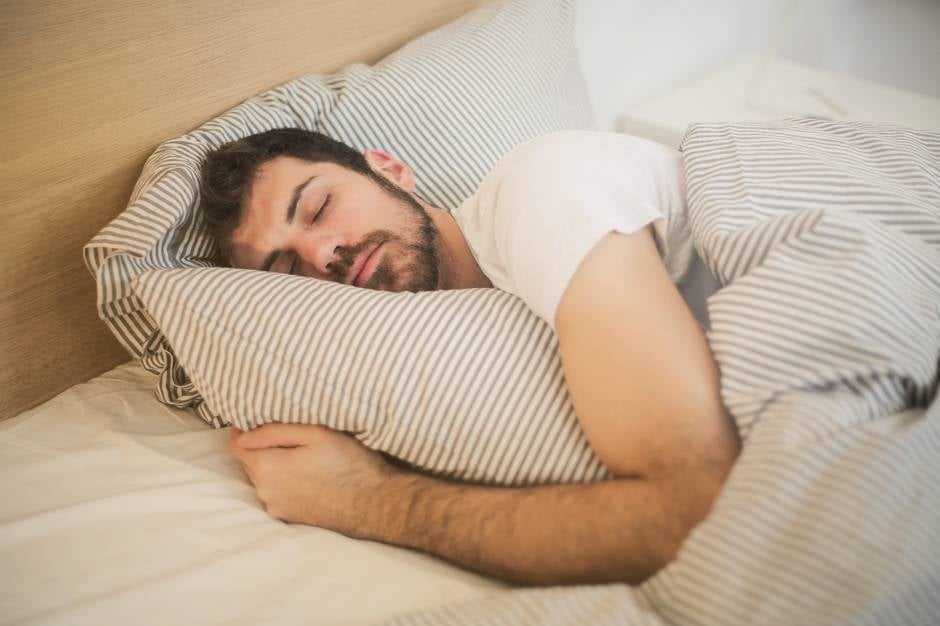 What is the best sleeping position for weight loss?